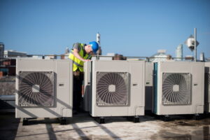 technician-working-on-commercial-rooftop-hvac-units